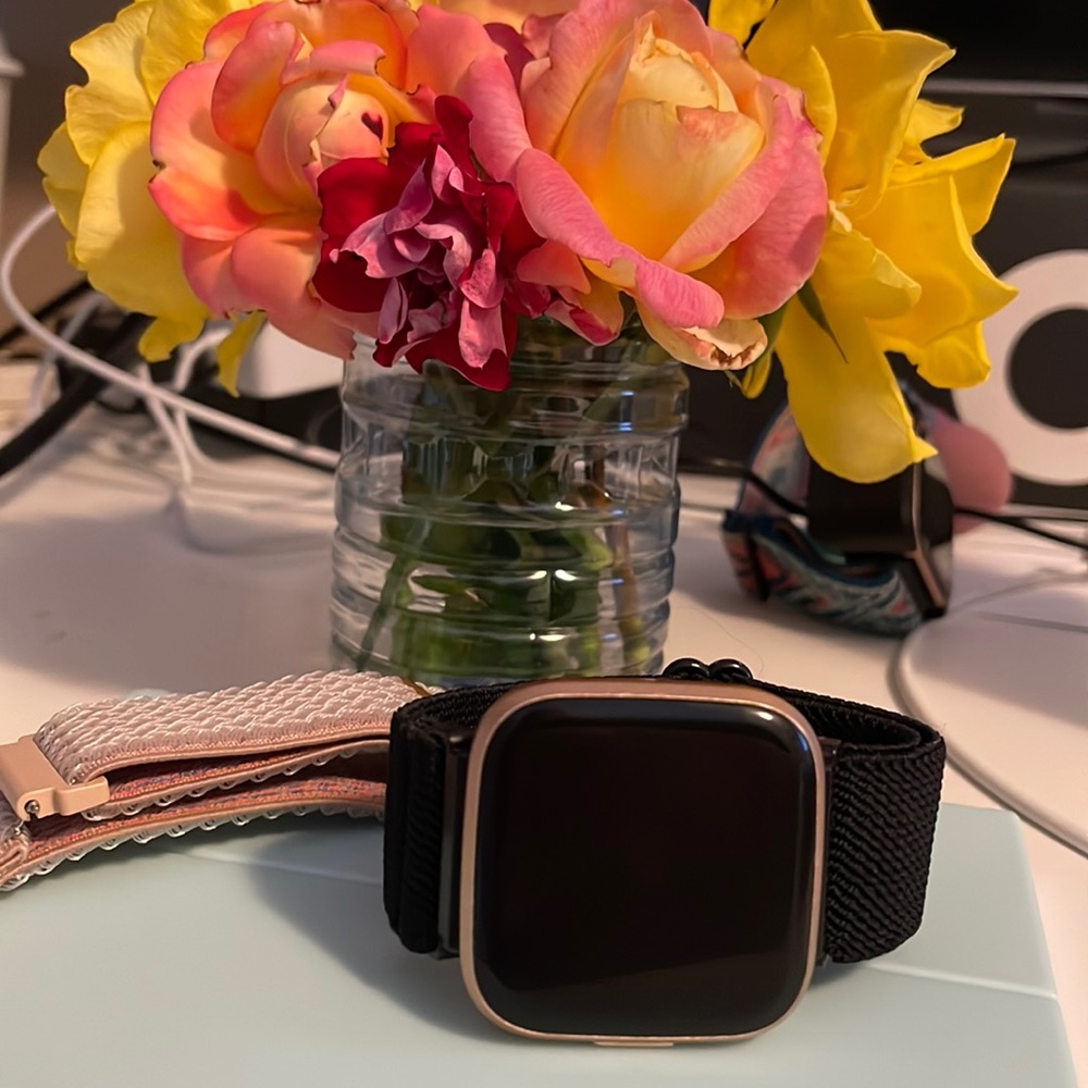 Fitbit versa 2-rose gold